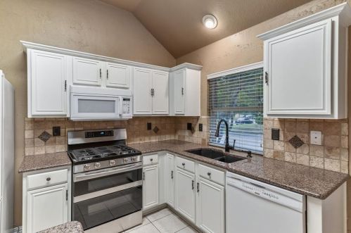 4601 Parkview Ln, Fort Worth TX  76182-4637 exterior