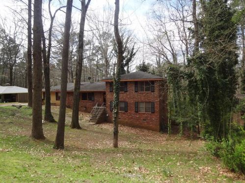 1975 Kingswood Dr, Marietta, GA 30066-6201