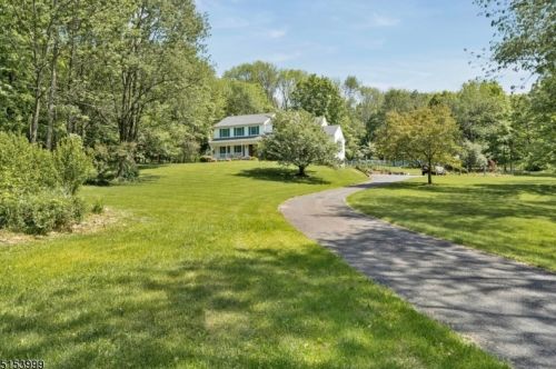 8 Bantry Ter, Wantage, NJ 07461-2617