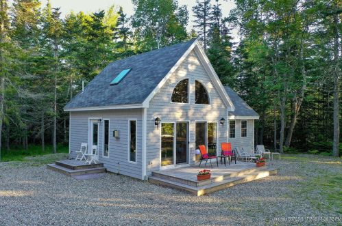 32 Tennis Rd, Deer Isle, ME 04627-3656