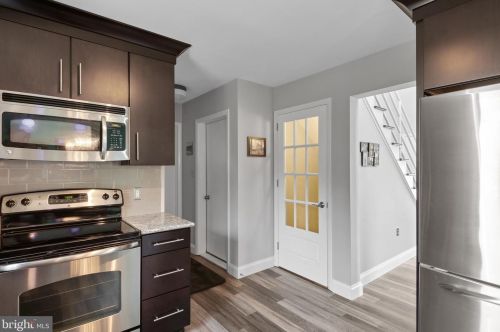 884 Salisbury Ct, Lancaster PA  17601-4481 exterior