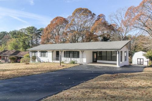 6497 Pleasant Valley Dr, Morrow, GA 30260-2529