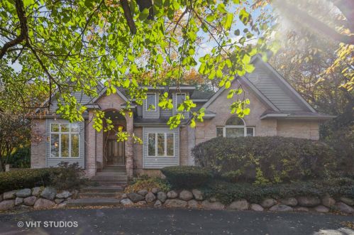7310 Hillside Dr, Spring Grove, IL 60081-8369