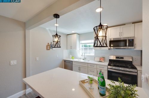 5040 Kenmore Dr, Concord CA  94521-3036 exterior