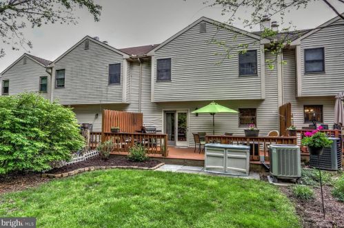 1843 Spring Ridge Ln, Lancaster PA  17603-6794 exterior