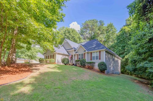 45 Chapman Oak Dr, Newnan, GA 30265-3846