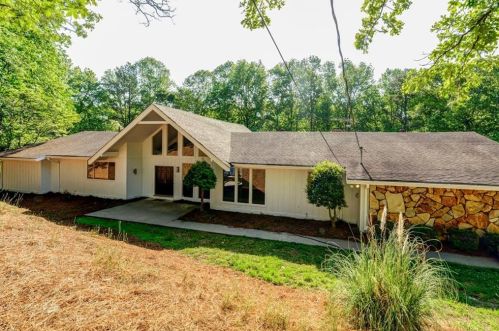 330 Glen Lake Dr, Atlanta GA  30327-4820 exterior