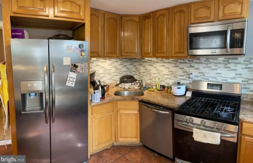 330 41st St, Philadelphia, PA 19104-2234