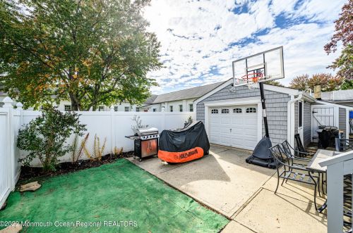 177 Ocean Ave, Middletown NJ 07748-5664 exterior