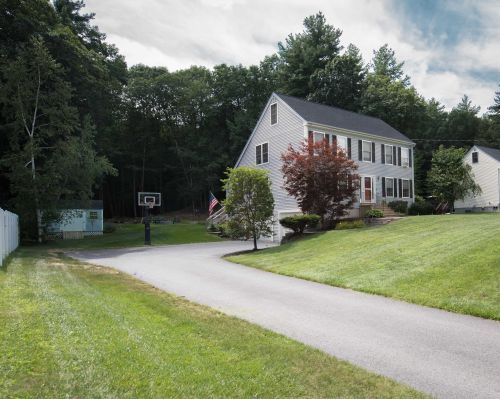 17 Compromise Ln, Sandown, NH 03873-2063