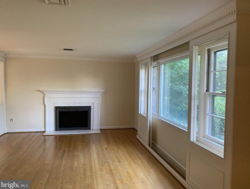 4726 33rd St, Arlington VA  22207-4203 exterior