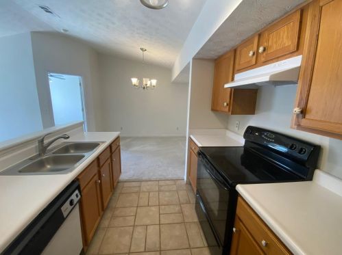 551 Aspen Glen Dr, Cincinnati, OH 45244-2679