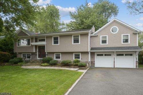 5 Spring Garden Dr, Madison, NJ 07940-2218