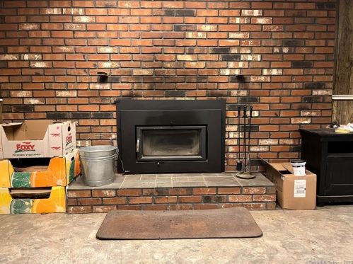 413 Dunham St, Southington CT  06489-1216 exterior