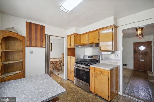 811 Malibu Dr, Silver Spring MD 20901-3648 exterior