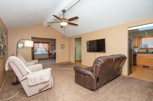 1307 Howland Dr, Joliet IL  60431-6077 exterior