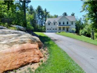 17 Donald Dr, Auburn, NH 03032-3549