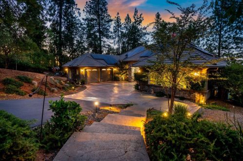 1120 Holly Leaf Ln, Meadow Vista, CA 95722-9355