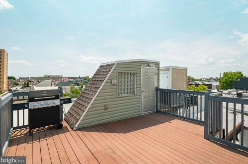 626 16th St, Philadelphia PA  19130-3421 exterior