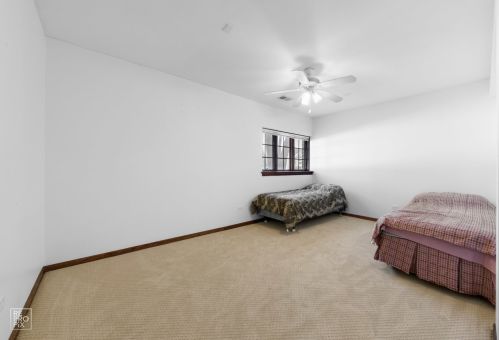 6972 Fieldstone Dr, Willowbrook IL  60527-6969 exterior