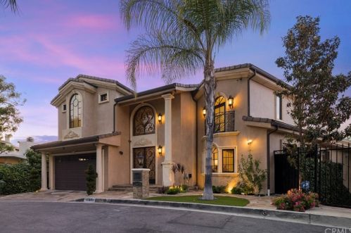 13475 Rand Dr, Van Nuys, CA 91423-4807