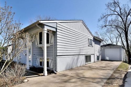 393 Montana Ave, Glendale Heights, IL 60139-2620