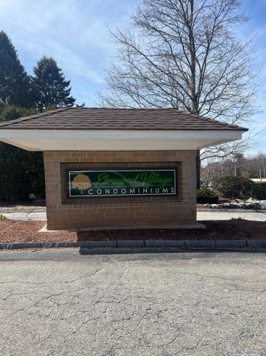 709 Elmwood Dr, Hudson NH  03051-3245 exterior