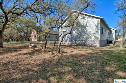 1891 Tanglewood Trl Ct, Spring Branch TX 78070-5237 exterior