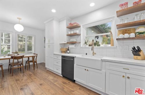 2470 Bywood Dr, Glendale CA  91206-4725 exterior