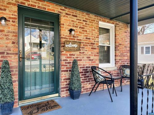 427 Peach St, Staunton, VA 24401-1805