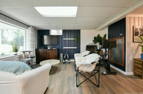 39 Maryland Dr, Middlefield CT  06455-1005 exterior