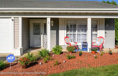2 Kirkby Ln, Lakehurst, NJ 08759-6674