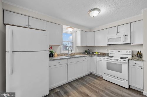 48 Prospect Ave, Erial, NJ 08081-2107