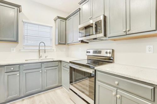 1804 Laurel Green Way, Atlanta GA  30344-8211 exterior