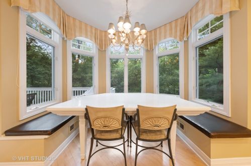 9301 Falling Waters Dr, Willowbrook IL  60527-0718 exterior