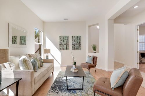2426 Lighthouse Cir, Tracy, CA 95304-5893