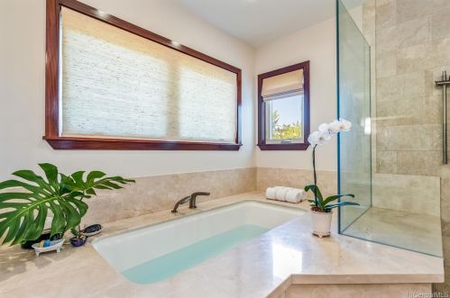 4140 Black Pt Rd, Honolulu HI  96816-4846 exterior