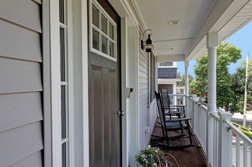39 Duncan Ave, Providence, RI 02906-1814