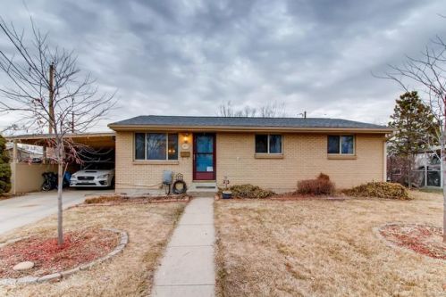 6853 52nd Pl, Arvada, CO 80002-3903