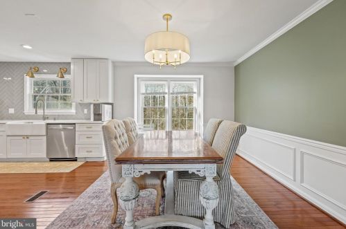 9625 Woodedge Dr, Springfield VA  22015-3017 exterior
