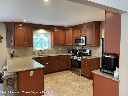 46 Green Tree Ter, Lincroft, NJ 07738-1604