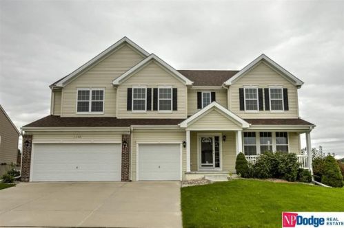8803 157th St, Bennington, NE 68007-5581
