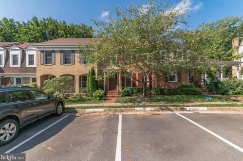 9811 Burke Pond Ln, Springfield, VA 22015-2962