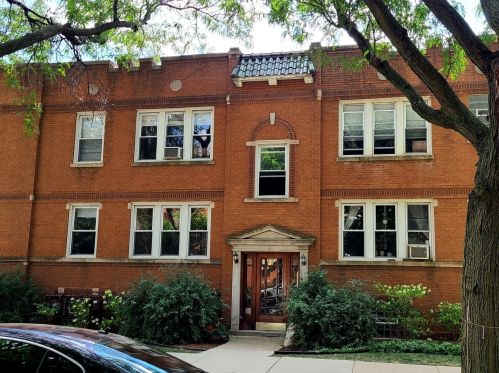 3705 Eddy St, Chicago, IL 60618-5021