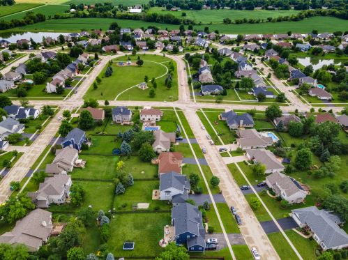 1826 Luther Lowell Ln, Sycamore IL  60178-8751 exterior