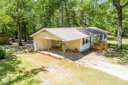 1113 Beaver Dam Rd, Bonneau, SC 29431-3239