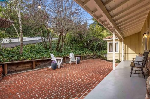 22 Valencia Rd, Orinda, CA 94563-4136