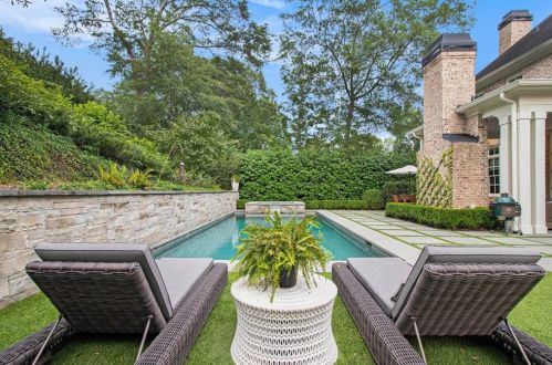 271 Hillside Dr, Atlanta GA  30342-3623 exterior