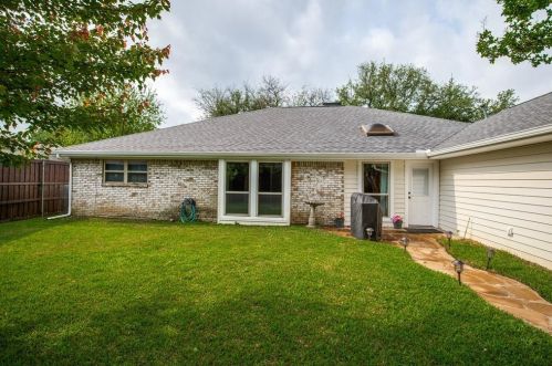 6507 Clearhaven Cir, Dallas TX  75248-4019 exterior