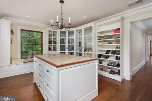 80 Mapleton Rd, Princeton NJ  08540-9668 exterior